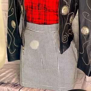 Black and white hounds tooth skirt 90s influence